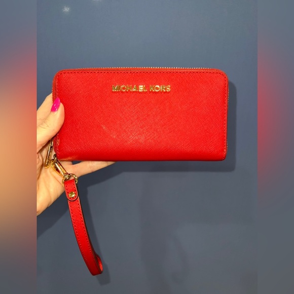 Michael Kors Jet Setter continental wallet with wristlet.